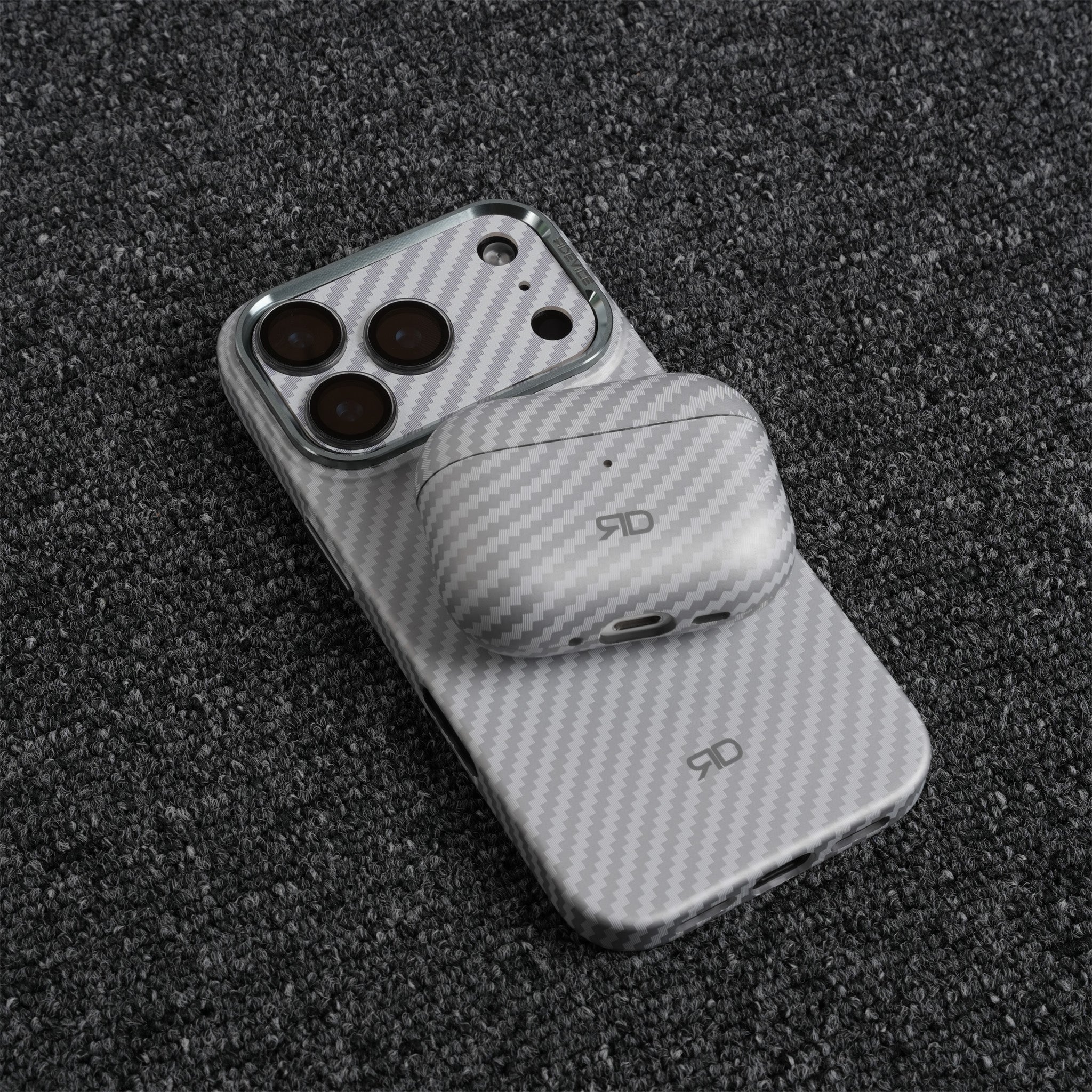 RD Carbon Fiber AirPods Case V2 (WHITE)